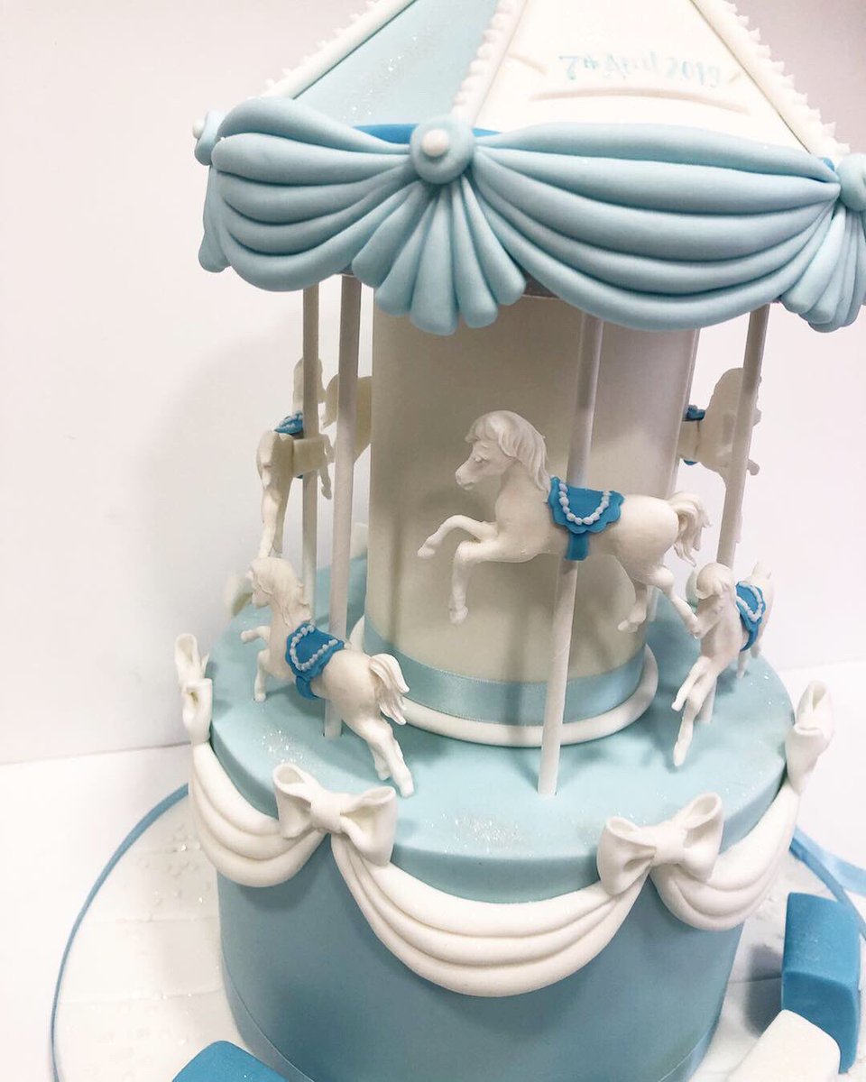 cakedaysaweek's tweet photo. So in love with this one 👶🏼🎠 
#cake #cakedaysaweek #food #cakedaysaweekfavourites #cakedecorating #cakedesigner #glasgowcakes #luxury #carousel #carouselparty #prince #carouselcake #boy https://t.co/6Dd5FCzTmZ