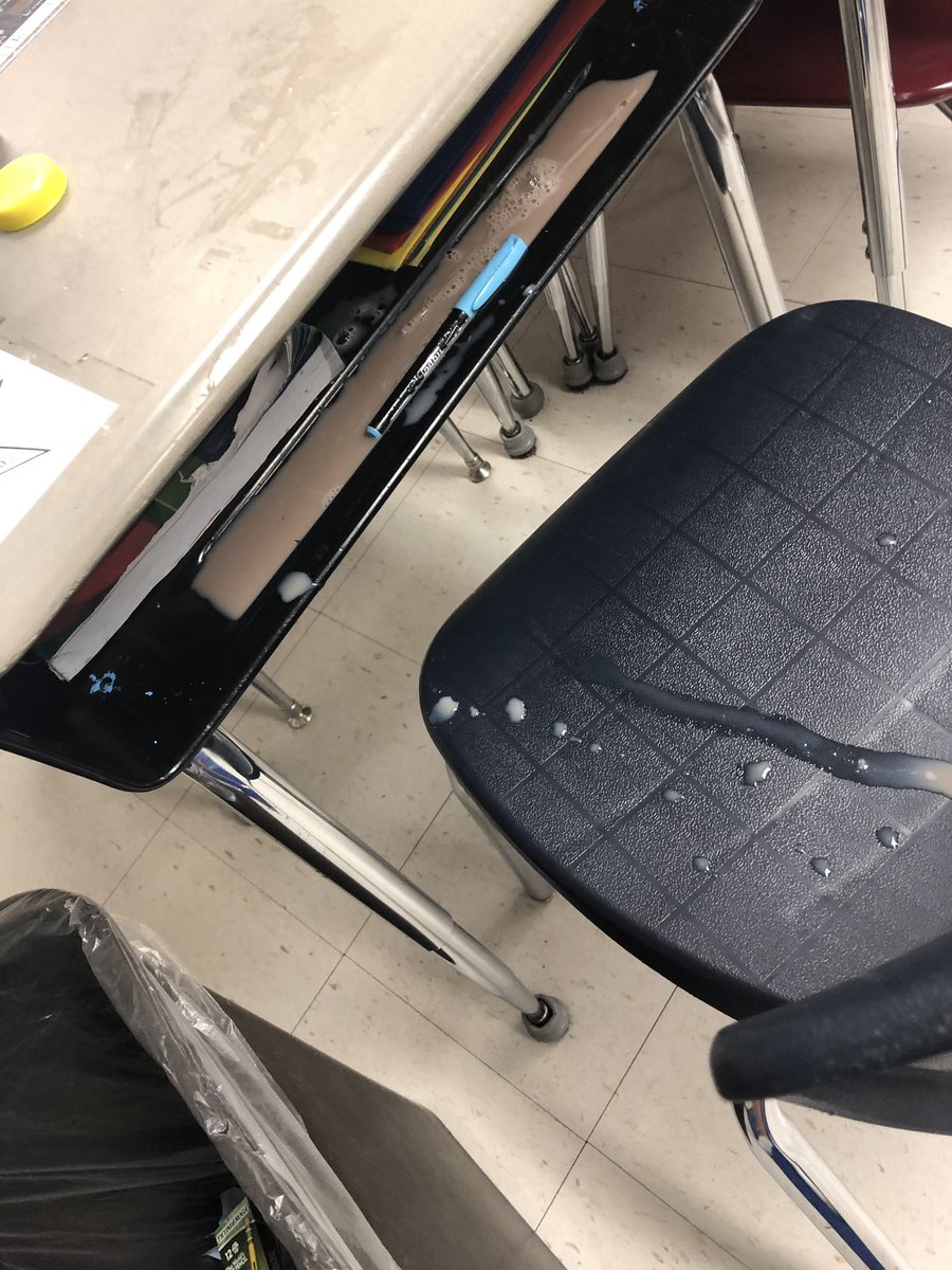 sixpacabz's tweet photo. How did this kid ONLY spill his milk INSIDE his desk. https://t.co/9Fnnq0tMc2