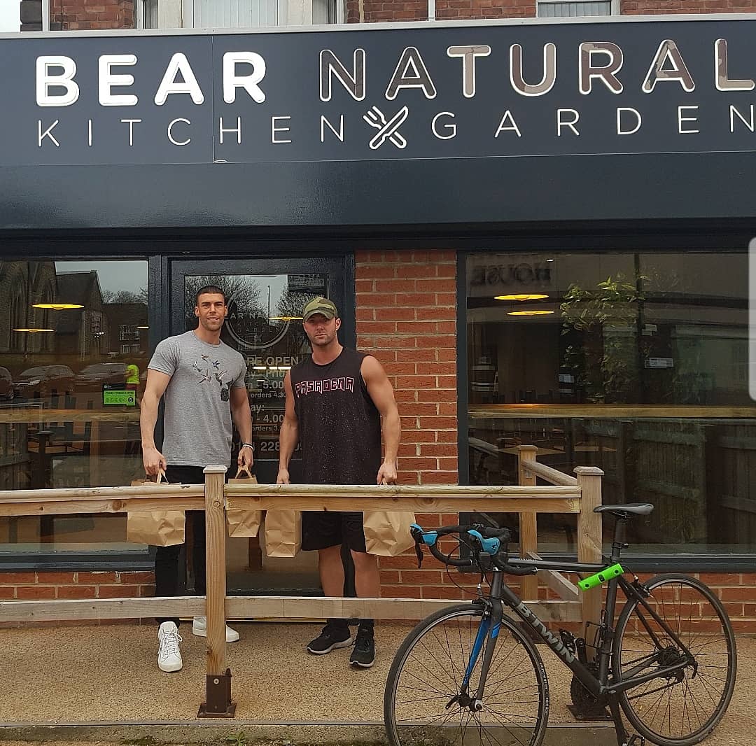 JayGardner's tweet photo. Buzzin to find a place that offers Vegan Meal Prep 🍱  These look 👌 Great team  at @BearNaturalKit1 that listened to all my requirements for food choices. Dont be eating them all at once @RicciGuarnaccio 😝 Check them out guys and drop them a follow 😊👍 https://t.co/pUkVPJHZ3m