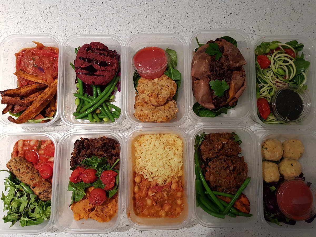 JayGardner's tweet photo. Buzzin to find a place that offers Vegan Meal Prep 🍱  These look 👌 Great team  at @BearNaturalKit1 that listened to all my requirements for food choices. Dont be eating them all at once @RicciGuarnaccio 😝 Check them out guys and drop them a follow 😊👍 https://t.co/pUkVPJHZ3m