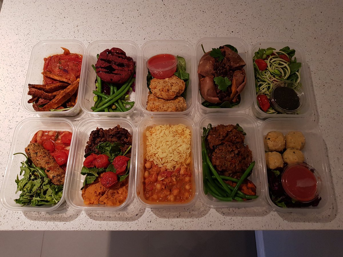 JayGardner's tweet photo. Buzzin to find a place that offers Vegan Meal Prep 🍱  These look 👌 Great team  at @BearNaturalKit1 that listened to all my requirements for food choices. Dont be eating them all at once @RicciGuarnaccio 😝 Check them out guys and drop them a follow 😊👍 https://t.co/pUkVPJHZ3m