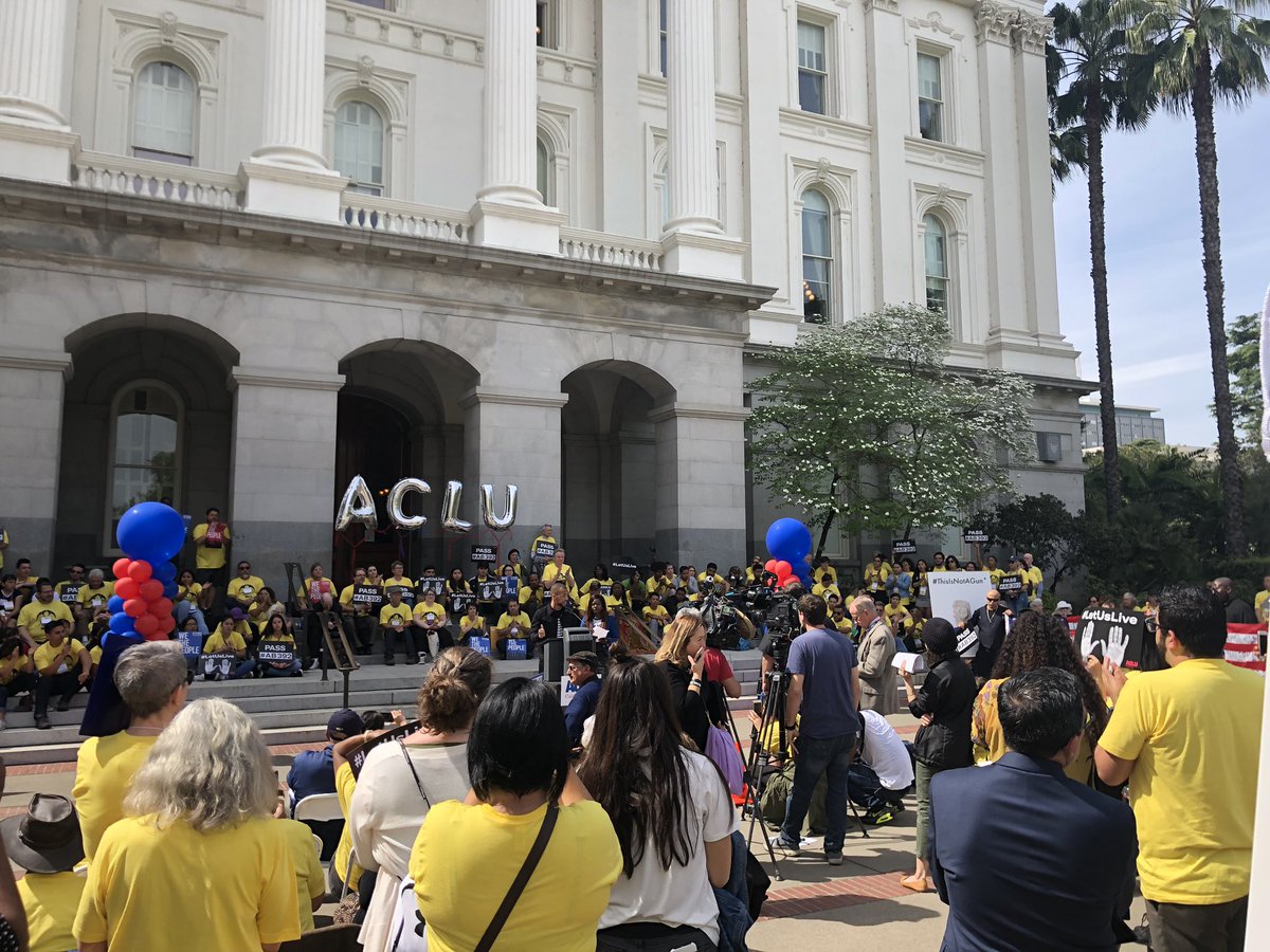 aditifruitwala's tweet image. Getting chills as we chant the words of Assata Shakur at #ACLUcon:
It is our duty to fight for our freedom. 
It is our duty to win.
We must love and protect each other.
We have nothing to lose but our chains.
#AB392 #LetUsLive