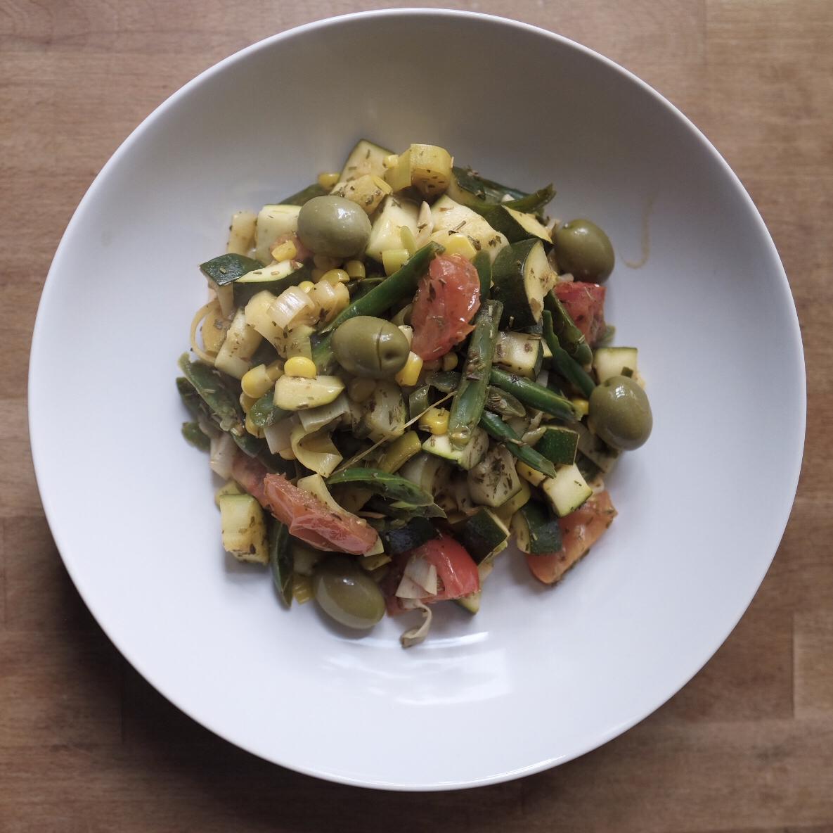 rajivshah's tweet photo. Dinner: sautéed leeks, courgettes, green beans, sweet corn, cherry toms, mixed herbs, garlic, seasoning, smoked paprika, apple cider vinegar, coconut oil 😋 https://t.co/waK7G726Xs