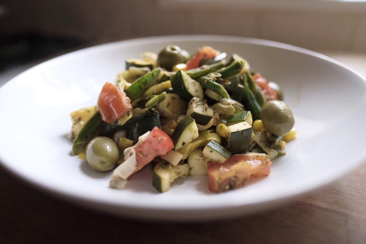 rajivshah's tweet photo. Dinner: sautéed leeks, courgettes, green beans, sweet corn, cherry toms, mixed herbs, garlic, seasoning, smoked paprika, apple cider vinegar, coconut oil 😋 https://t.co/waK7G726Xs