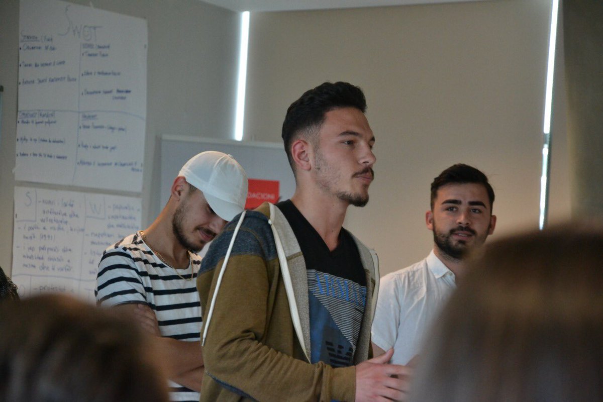 KJazexhiu's tweet photo. 📌Fundjava e studentëve🙋🏻♂️ u kanalizua në trajnimin 📝 mbi fushatën lokale të 2019.🗣
U furnizuam👍 me dije,organizim,energji të reja.⚡️
•Melodia e fushatës po afron😍
@blerigjylameti @glindxhet_madhi @erionveliaj 🥳🥳 https://t.co/fc3vv2dGOc
