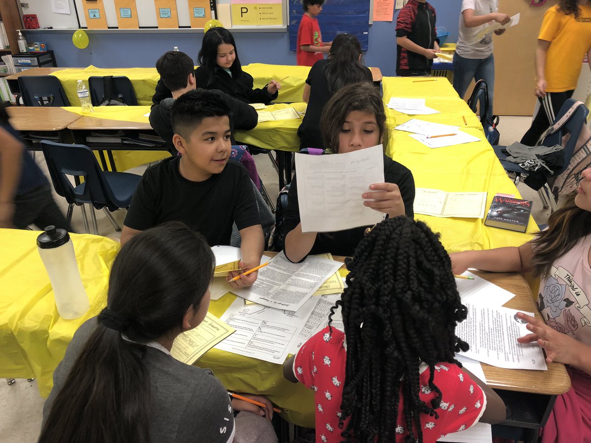 CherylSchriewer's tweet photo. Ms. Klatt’s class attempts the final escape from Planet Emoji!😁#wegotthis #RodriguezES #SISDlearners https://t.co/59JReWz4K6