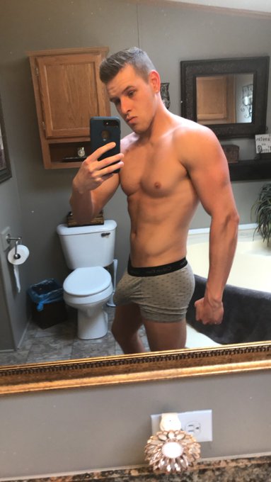 What the bulge! 😛😝 https://t.co/8i1AuqX0vs<a href="/tag/nofilterever"class="tags"><span>#nofilterever</span></a>