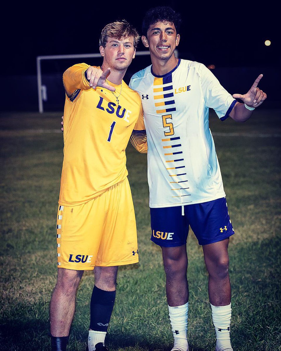 seanjfreau10's tweet photo. Happy 20th to my CB! Family ties ๐๐ผ #5lime https://t.co/iwdugv6Zbh