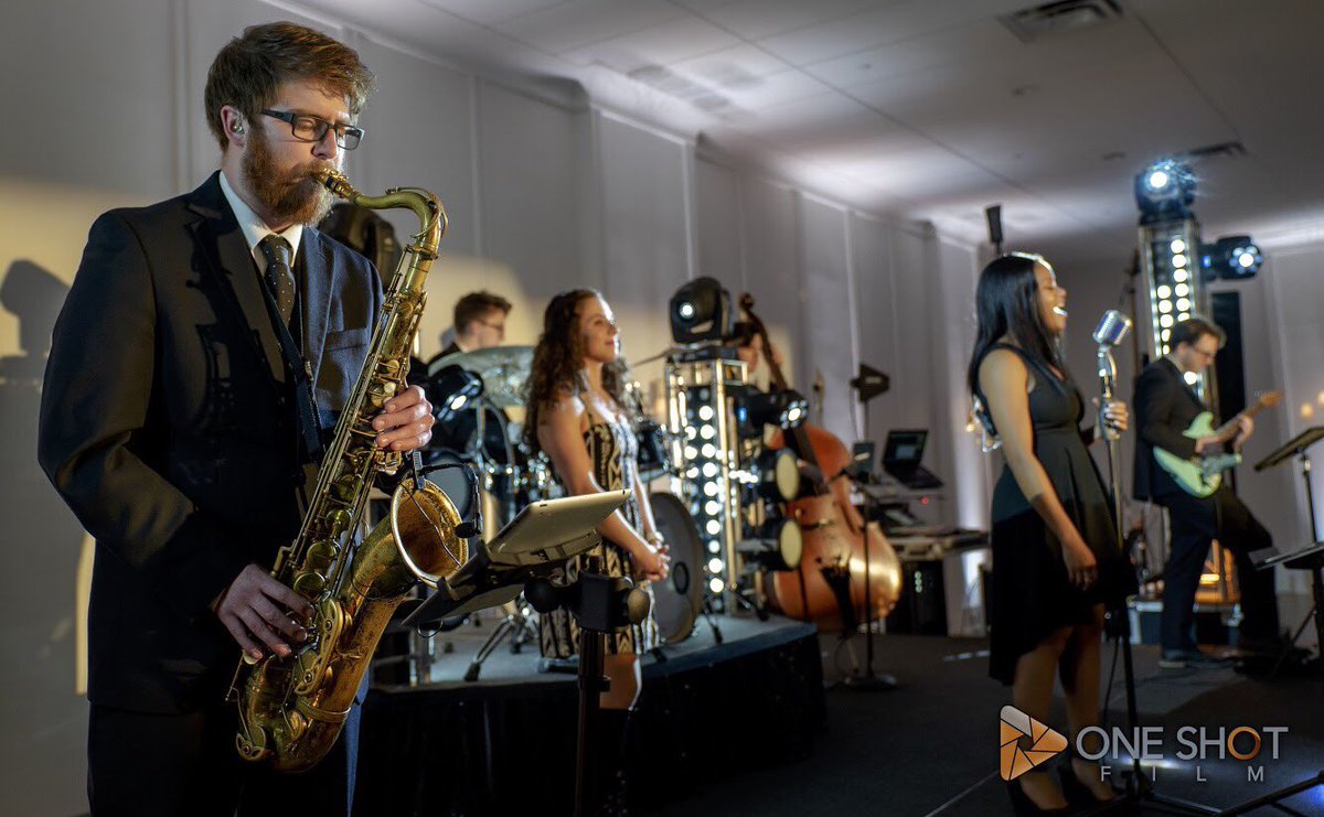 OneShotFilmTX's tweet image. @WowMeEvents and @SwingFeet blew the audience away at the The Hall on Dragon!!