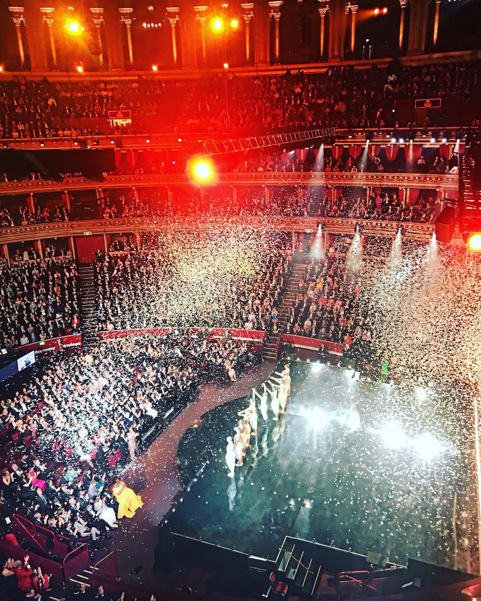 willbozier's tweet image. The biggest honour to close the @OlivierAwards last night. To be asked by @SirMattBourne to perform such an iconic role is bigger than my wildest dreams. Thank you Matt for giving me this opportunity. Congratulations on your well deserved award. I will cherish last night forever