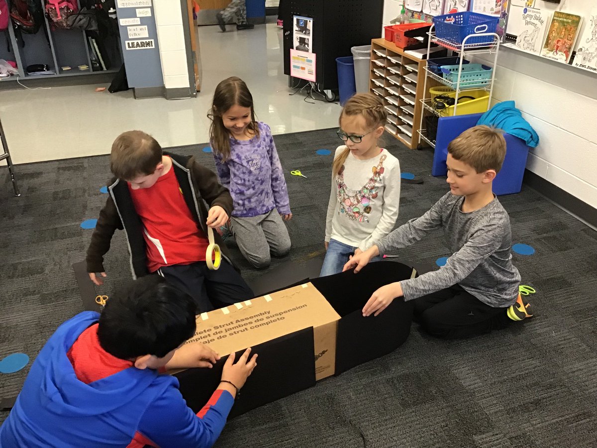 ethomp711's tweet photo. I gave my 2nd graders the opportunity to teach their own classes and they ran with it. Here’s a group learning to make a ship out of cardboard and construction paper from a peer. #inspire96 #STEM #studentledclass #2ndgrade #makersgonnamake https://t.co/AS4pYAGPUi