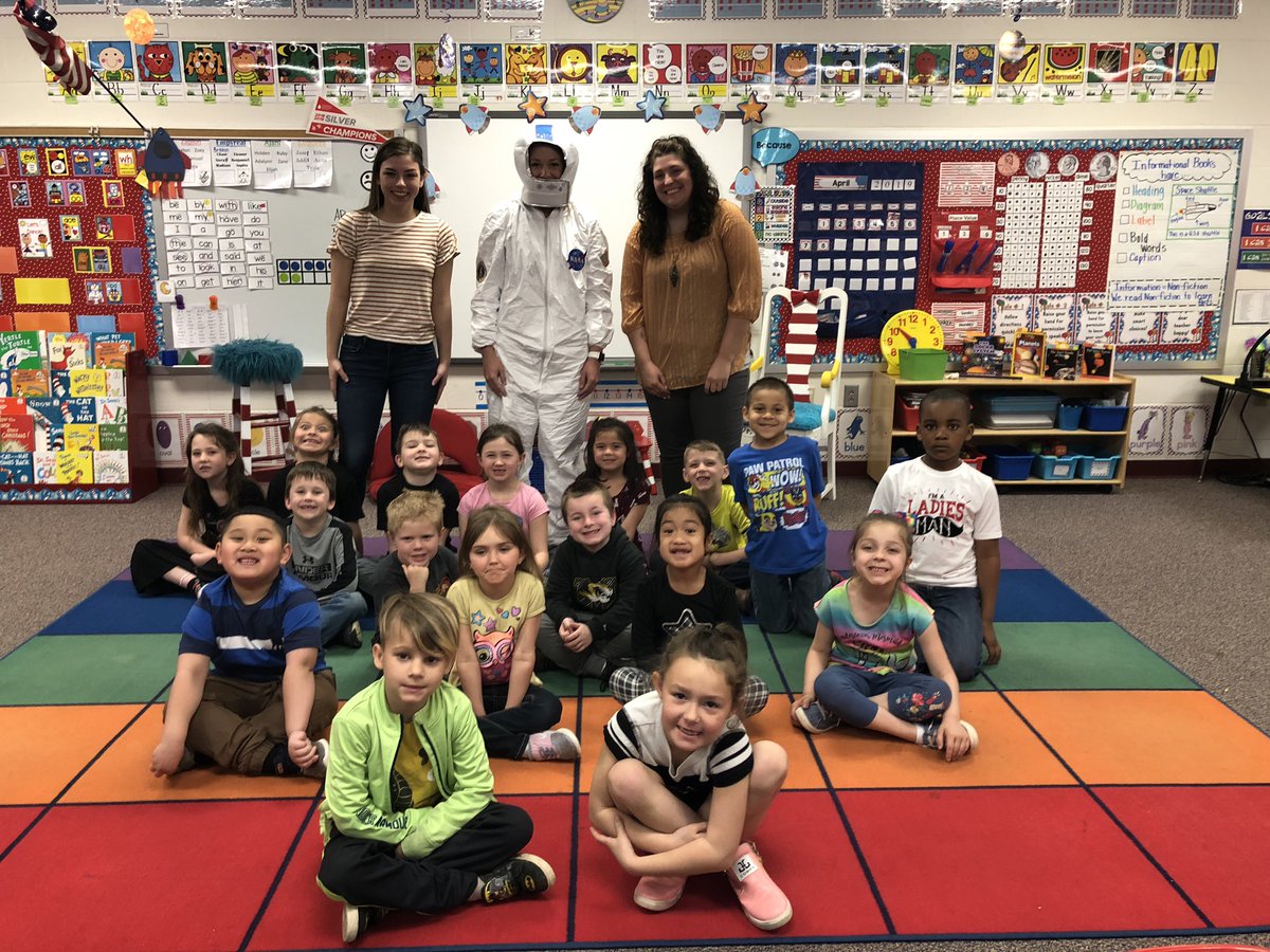 We love Miss Jada &amp; Mrs. Kait 🌎 💫 <a href="/twitchell_jada/">Jada Twitchell</a> <a href="/NHSCadet/">Cadet NHS</a>