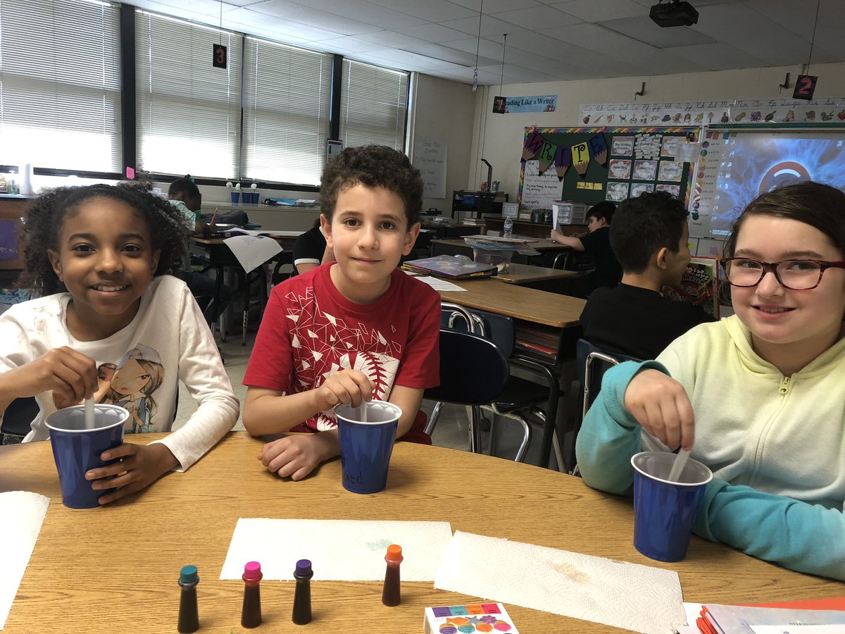 MrsElayan213's tweet image. Conducting our Science Fair experiments. We have thought of the question, hypothesized, and began observations. 🧪 🧫 #cridgepride #thirdgradescientists