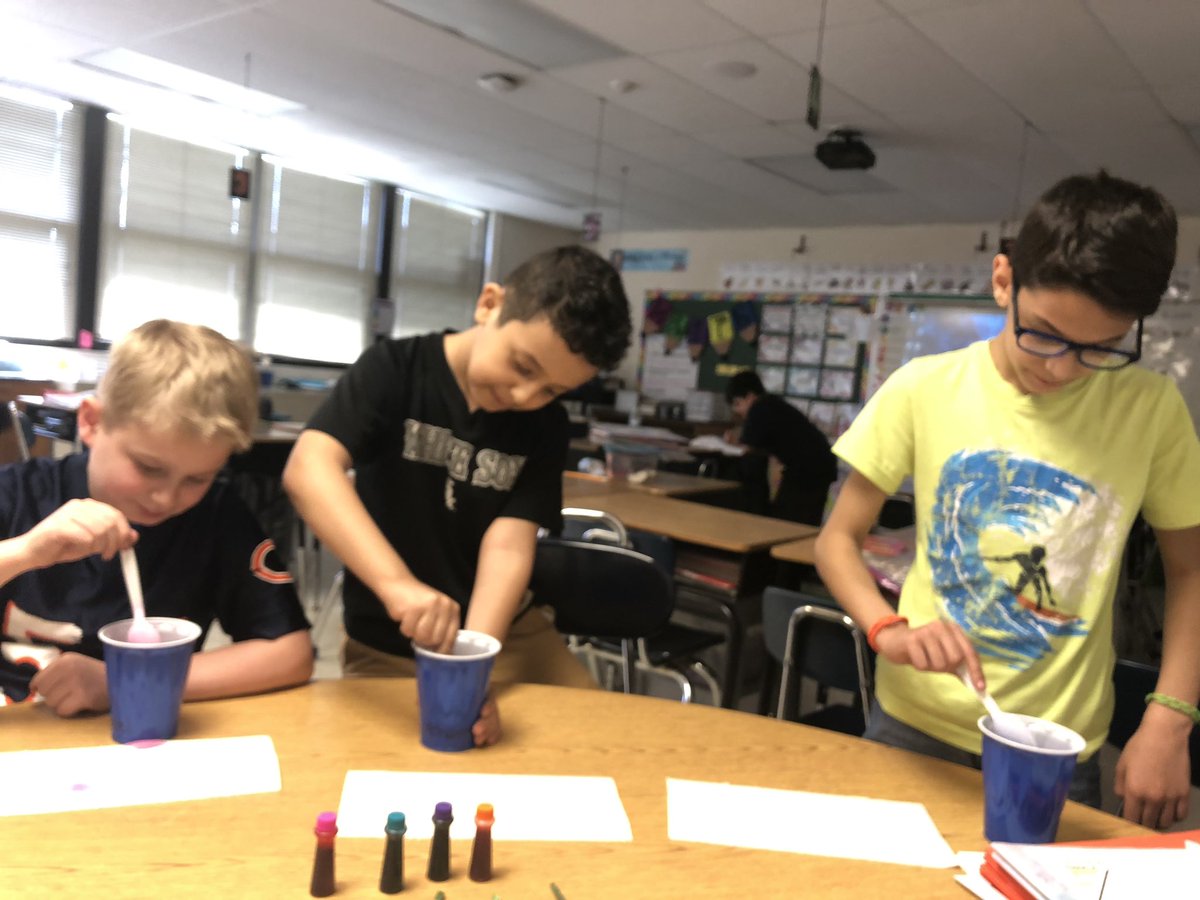 MrsElayan213's tweet image. Conducting our Science Fair experiments. We have thought of the question, hypothesized, and began observations. 🧪 🧫 #cridgepride #thirdgradescientists