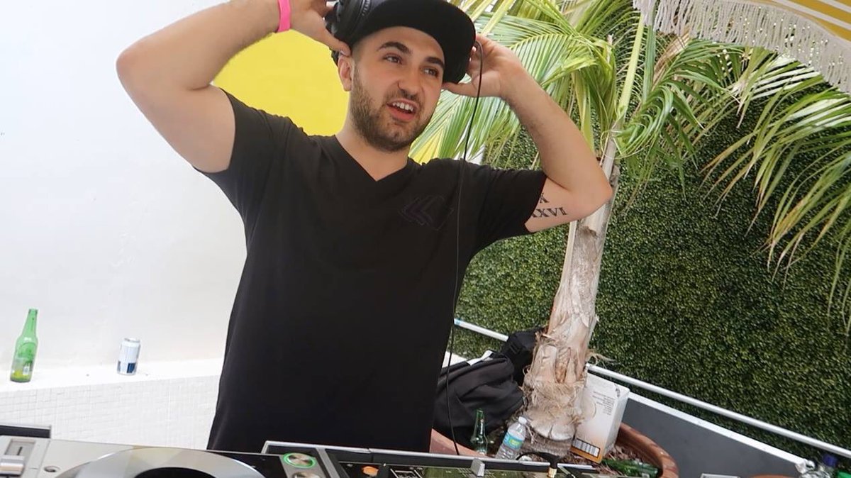 pullandreturn's tweet image. Summer is approaching. 🌴🍹🌞🌻