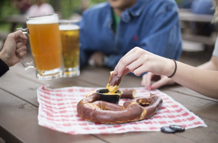 With today's warmer weather, we're all wondering... When Are Milwaukee’s Beer Gardens Opening This Year? bit.ly/2OZfIun