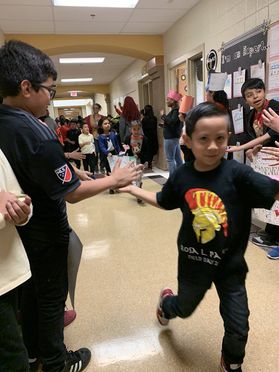RosaParks_PGCPS's tweet photo. We also held a #MCAP Parade which encouraged students to do their best! Check out some photos of the #extravaganza! #testingSZN #PGCPSPROUD #pgcpstitle1 @Title1_PGCPS @pgcps @RosaParksES @BarackObama https://t.co/Dk8YBwjJXn