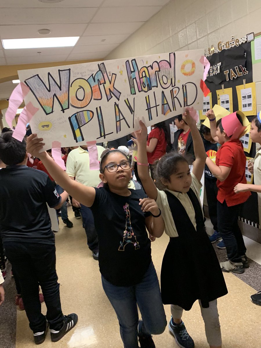 RosaParks_PGCPS's tweet photo. We also held a #MCAP Parade which encouraged students to do their best! Check out some photos of the #extravaganza! #testingSZN #PGCPSPROUD #pgcpstitle1 @Title1_PGCPS @pgcps @RosaParksES @BarackObama https://t.co/Dk8YBwjJXn