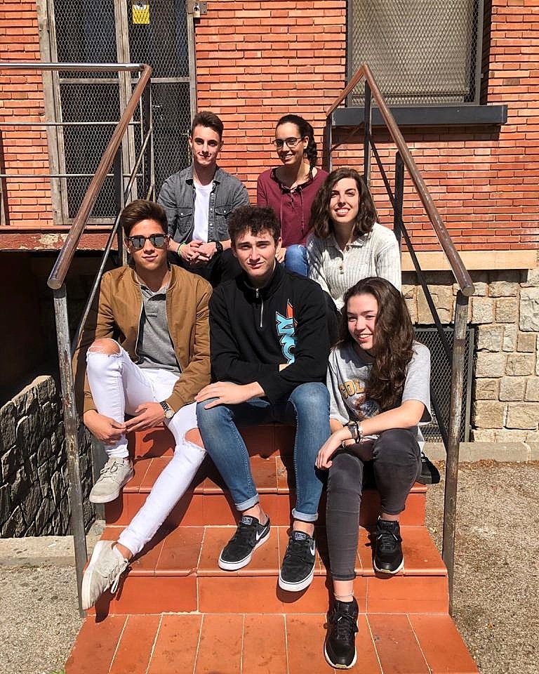 Spacecork1's tweet photo. Us presentem els integrants del nostre grup
#tecnosuroESEIAAT #UPC #ESEIAAT #RG104 @eseiaat_upc
#project #engineering #space #rocket #cohet #suro #cork https://t.co/O6s0z7BrVK