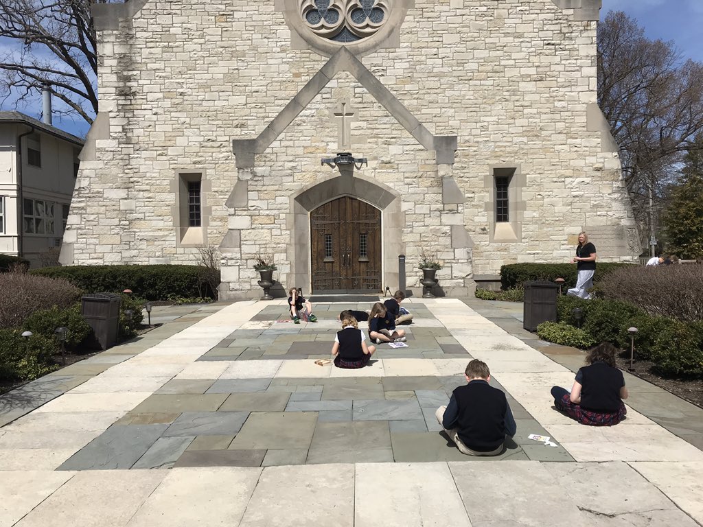 SfxHead's tweet photo. #CelebrateMonday and springtime with reading outside! @SFXWilmette https://t.co/8iadws6Abn