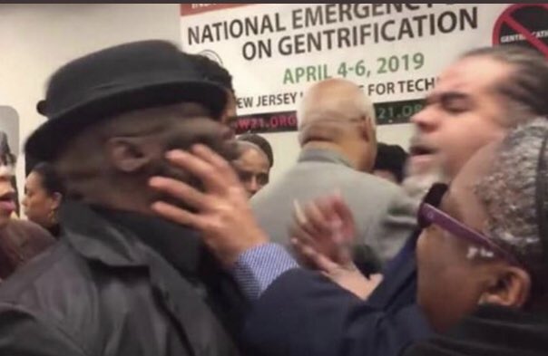 BreakingBrown's tweet photo. We live in a world of iPhones  and Androids. So I’m waiting for @ministter’s pics of him being assaulted. All that I keep seeing r images that tell a different story. I’m willing to look at other evidence, which should be available ... #ADOS 🇺🇸 https://t.co/T693mkmWHh