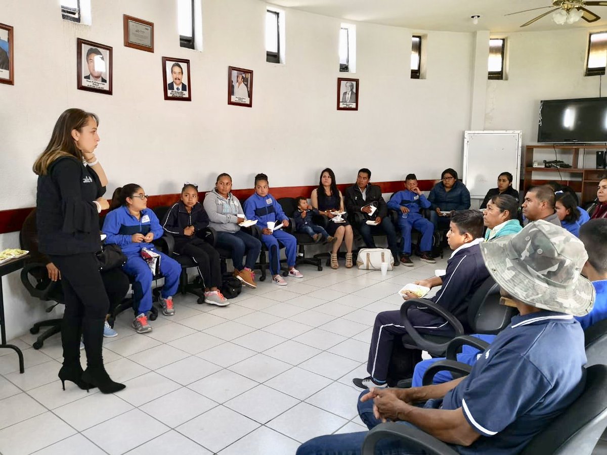 aleatm2's tweet photo. Un gusto recibir a los nueve dignos representantes de @CONAFE_mx #Queretaro en el evento las niñas, los niños y adolescentes en el Gobierno!! Felicitamos y agradecemos a sus LEC’s y Padres de Familia por su apoyo y trabajo en conjunto. https://t.co/co1pMfGzaO