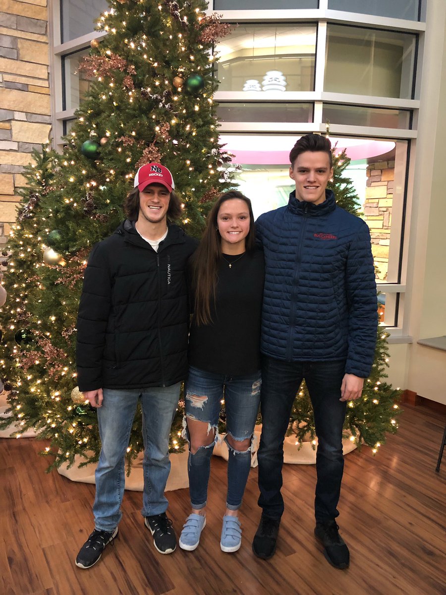 emmie_meyer17's tweet photo. Counting down the days until my two favorite people come home ❤️ https://t.co/xQOUVtG3rs