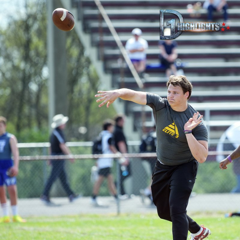 d1highlights's tweet photo. Can't wait to see what this @ClubTouchdown reciever / QB duo does this season @chayce22 &amp; @ethan7cash ! We have watched them burning up the airwaves this #7v7 season for @_Elite3 #tennesseehighschoolfootball https://t.co/r8rFvhcEe7