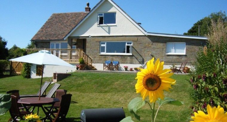 quickmarket123's tweet photo. This Holiday house on the Isle of Wight is the perfect place for a family vacation.
The house is pet-friendly and has 5 large bedrooms! 🏚👨👩👧👦
More pics, info, and availability for the house on #QuickMarket
👉https://t.co/A6QRZKlDN8
#familyvacation #isleofwight #vacation https://t.co/ymNxIFOdWy
