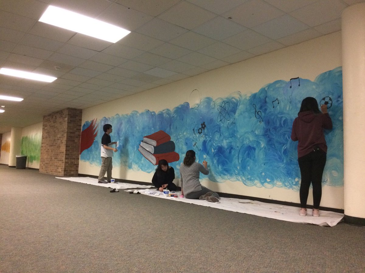 CauserLaura's tweet photo. Back at it, maybe we can get two walls done! https://t.co/xv6uvaZE00