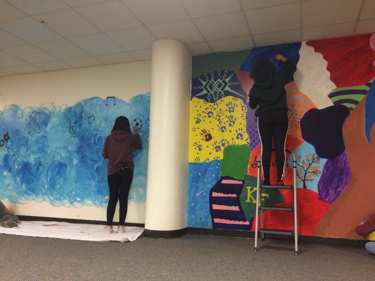 CauserLaura's tweet photo. Back at it, maybe we can get two walls done! https://t.co/xv6uvaZE00