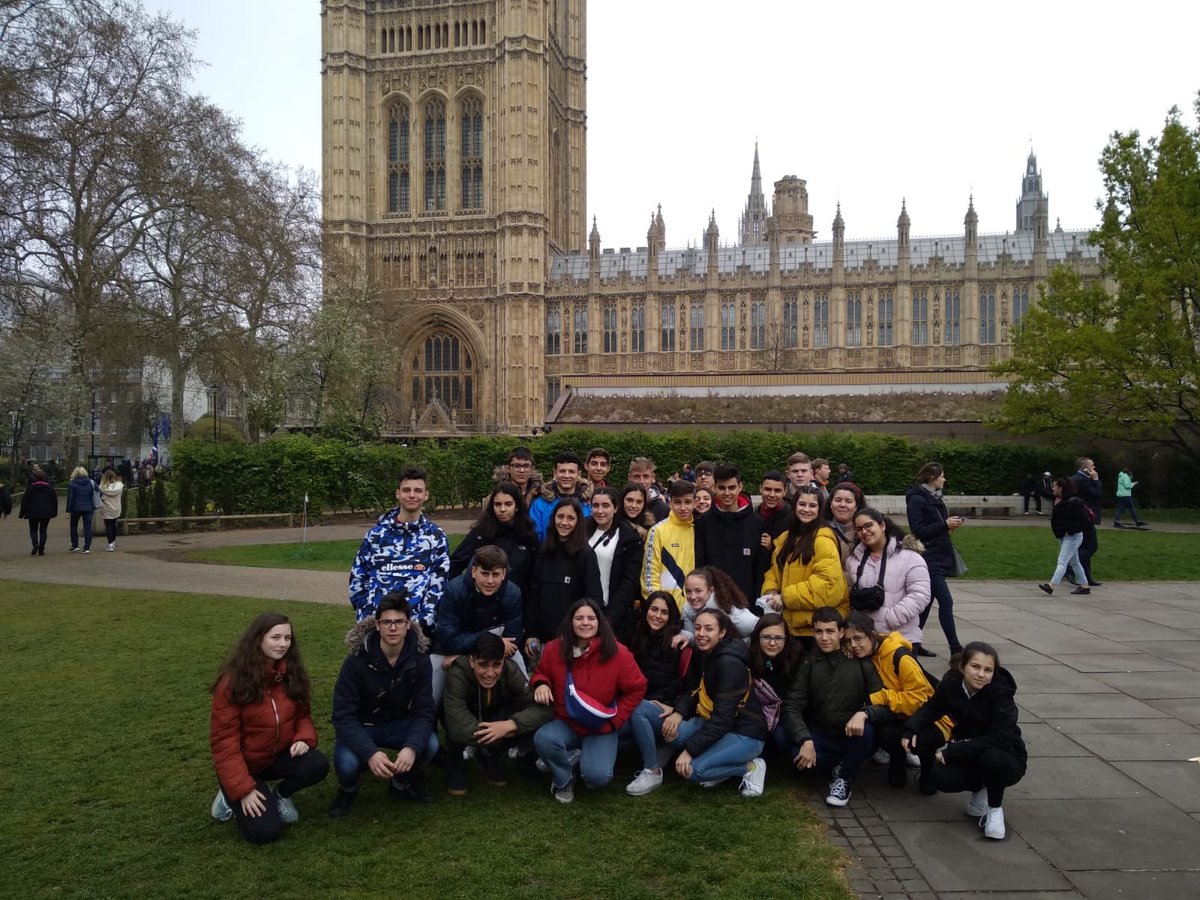 Belenlamajua's tweet photo. @iesalagon Today Buckingham Palace, Westminster Abey, Houses of Parliament, little Venice and Westminster cathedral #londonadventurecontinues #changingofguard https://t.co/5hAobMcIny