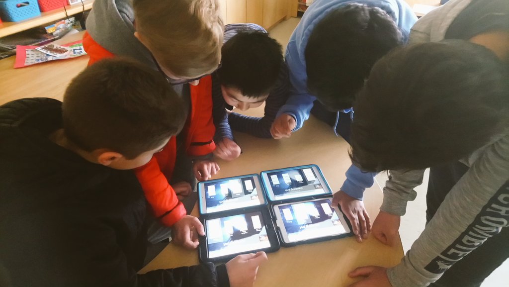 MmeJLeung's tweet photo. Their first time using @quizlet live and they loved it because of the collaboration. Leur toute 1ère fois à utiliser @quizlet live et ils l'aiment parcequ'ils doivent collaborer. #corefr @Hawthornps @SylviaMoll4 @mme_quintal @ms_vijayasekar https://t.co/JRyqtv1wEC