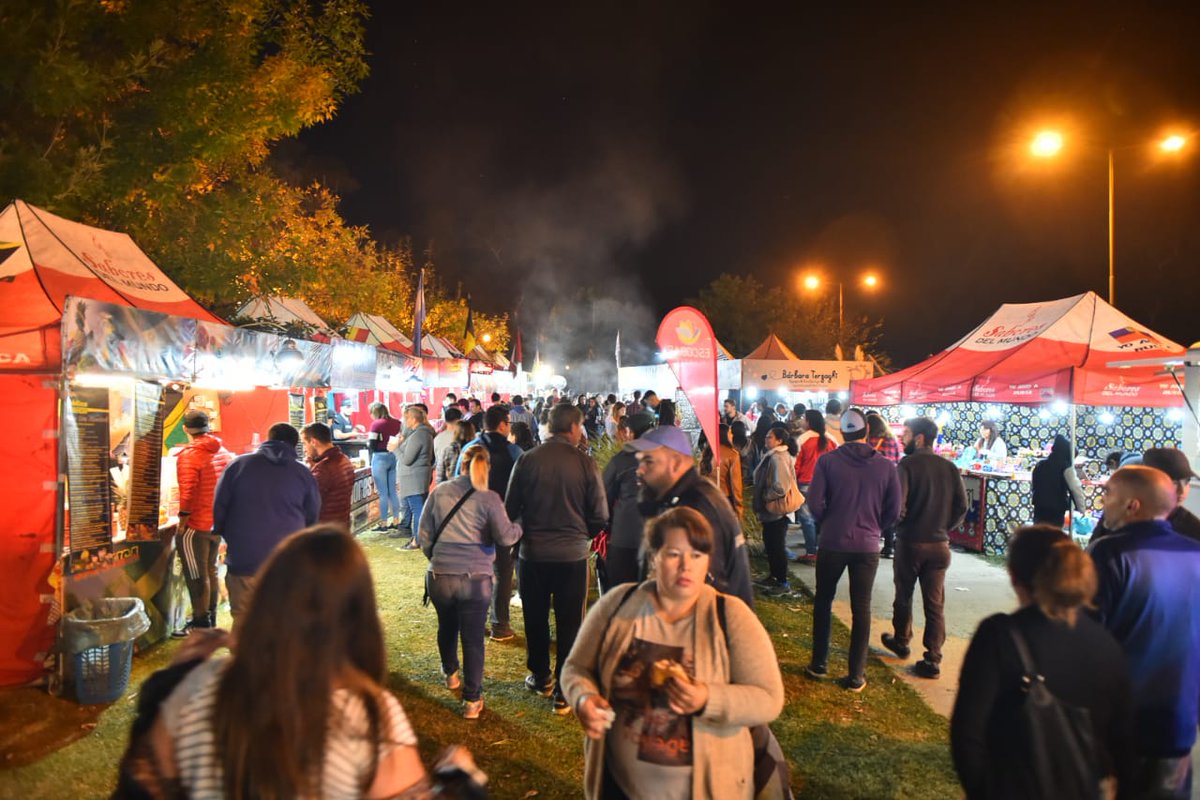 ArielSujarchuk's tweet photo. Más de 30 mil personas disfrutaron de la feria gastronómica Sabores del Mundo ➡️ https://t.co/1BkZjH6SXV

#EscobarEstáDistinto
#Escobar60Aniversario https://t.co/4w8DYZ4fSg