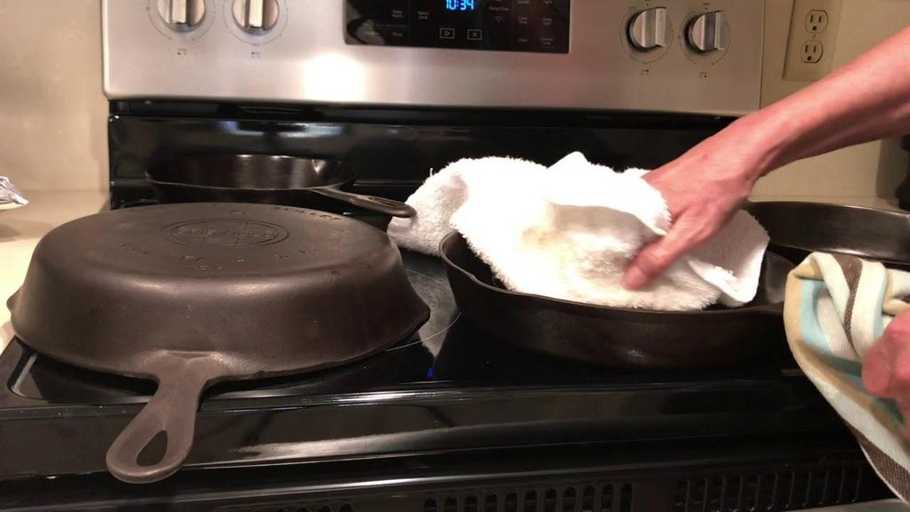 thepanhandler1's tweet image. youtu.be/PrdMcj6fSGc by Mary Theisen, vintagecastironllc.com

Detail-laden video showing how I season my vintage and antique cast iron cookware. Here I am using a mixture of beeswax and Crisco that I concocted. Typically I use Crisco - just wanted to give something new a…