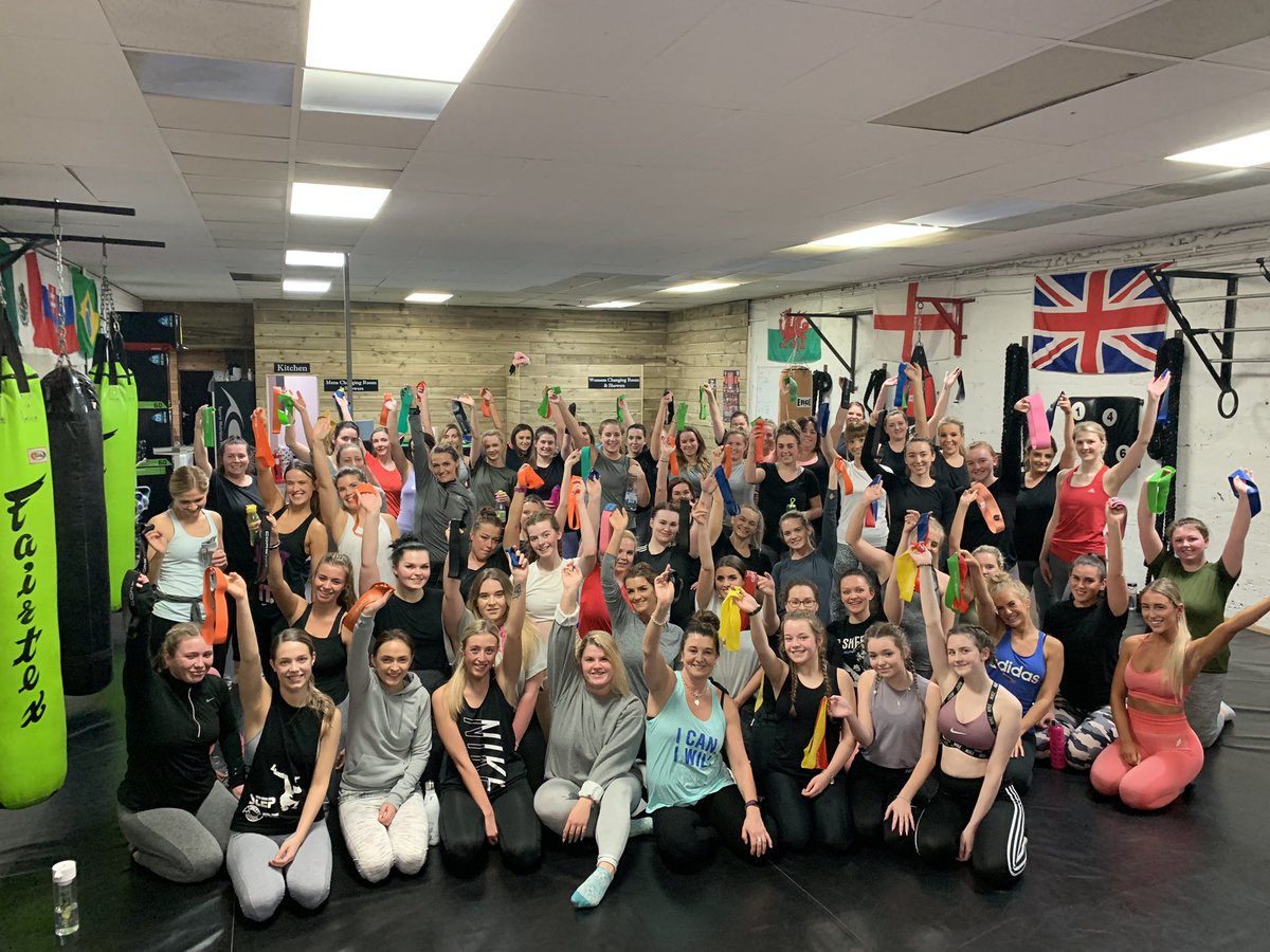 bobbiebefit's tweet photo. ✨✨ BOOTY BAND CLASS ✨✨..... every Monday evening 7:30pm!! 🍑🌎💪🏻 great class ladies!! My bobbiebefit fam is growing ...62 tonight 😭 💖💖💖#dreambig #workhard #getfit #reallife #health #booty #gainz #gym #bands #grow #build #shape #grow https://t.co/VAfrxFthJW