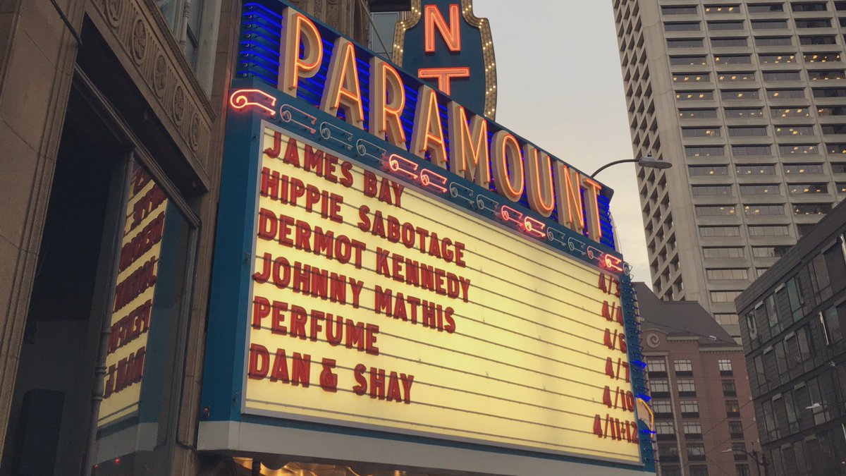 ranDumDENISE's tweet photo. @JamesBayMusic @OfficialKehlani .@JamesBayMusic • APRIL 3, 2019
⚡️
#ElectricLight #ElectricLightTour https://t.co/5MIyw1Qgjv