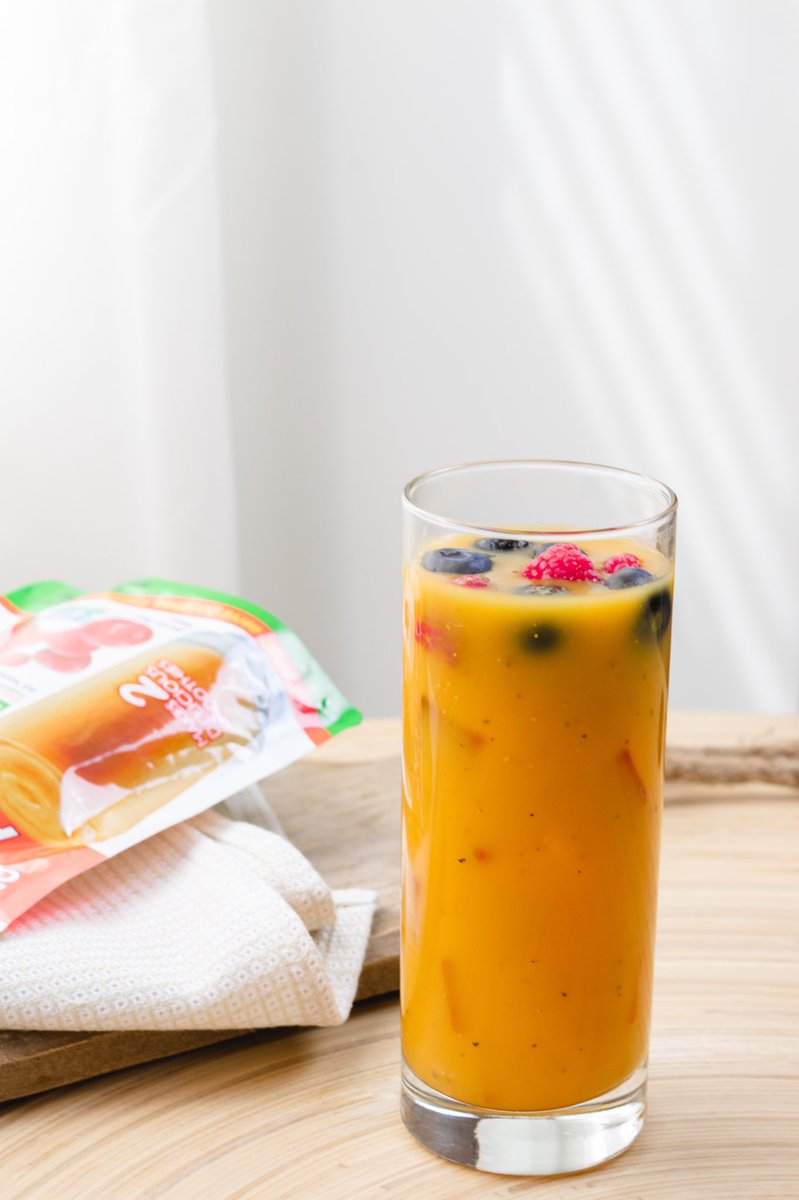 amafruits's tweet photo. Did you know you can make juice with our #superfruit purées too?! Just defrost your choice of fruit and drink up! 📸 @amafruits Acerola juice mixed with pineapple juice, turmeric, black pepper, and infused with fresh berries. ☀️🌴 #tastetheamazon https://t.co/9Awyz7R0R3