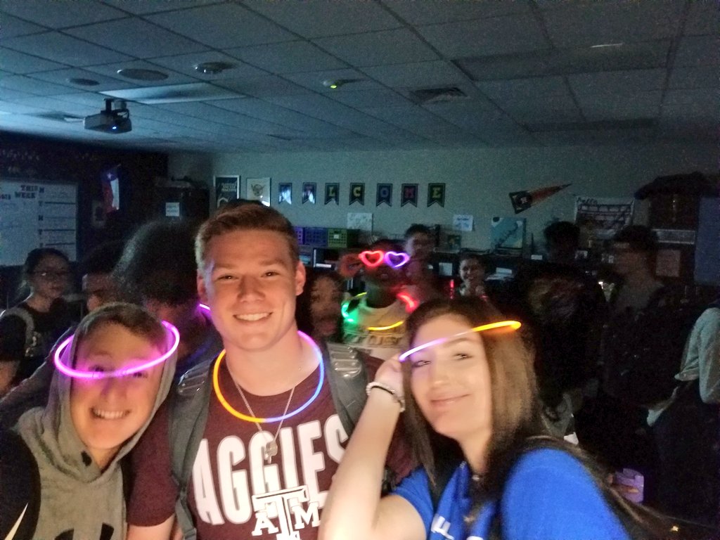 LSmith_ELA's tweet photo. This year's STAAR "Prep" Rally was a success! ENG I is pumped and ready to take on the test tomorrow! #SmartiesforSmarties #MintToSucceed #LSmithELA https://t.co/jifsZOkB8I