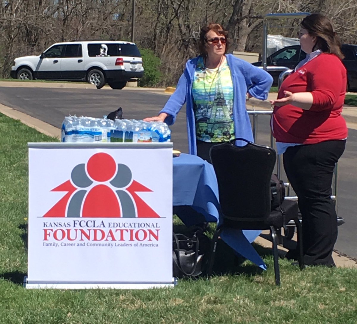 pburgFCCLA's tweet photo. FCCLA fun/walk run first group of participants!
#funrunwalk #KSFCCLA #sunnyand80degrees https://t.co/nNFg67YwCU