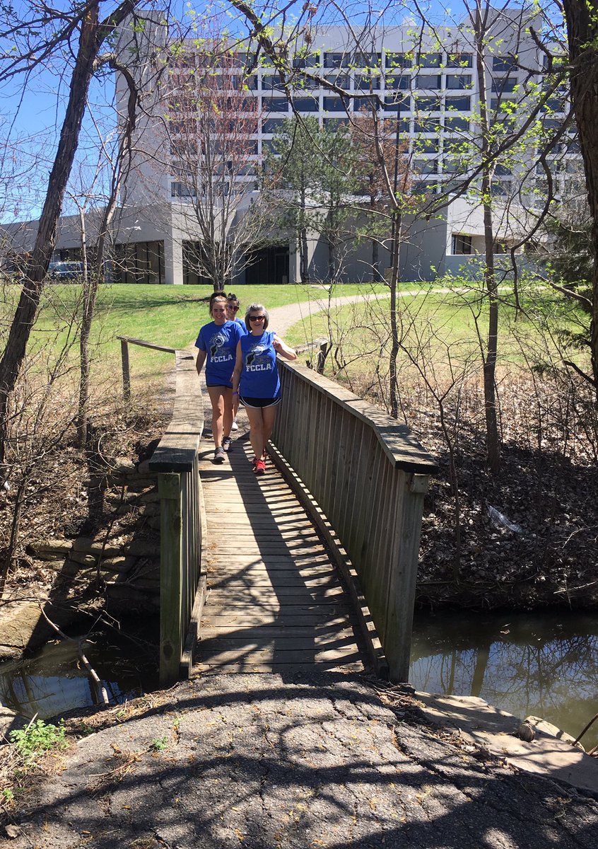 pburgFCCLA's tweet photo. FCCLA fun/walk run first group of participants!
#funrunwalk #KSFCCLA #sunnyand80degrees https://t.co/nNFg67YwCU
