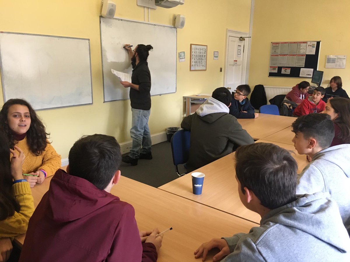 StoDomingoNavia's tweet photo. Lunes en Edimburgo. Por la mañana clases de Inglés aprendiendo nuevas cosas de la cultura escocesa y por la tarde visita al Castillo de Edimburgo situado en una colina desde donde se contemplan unas maravillosas vistas de la ciudad.
#Edinburgh #StudyHolidays https://t.co/53j0a1h5dV