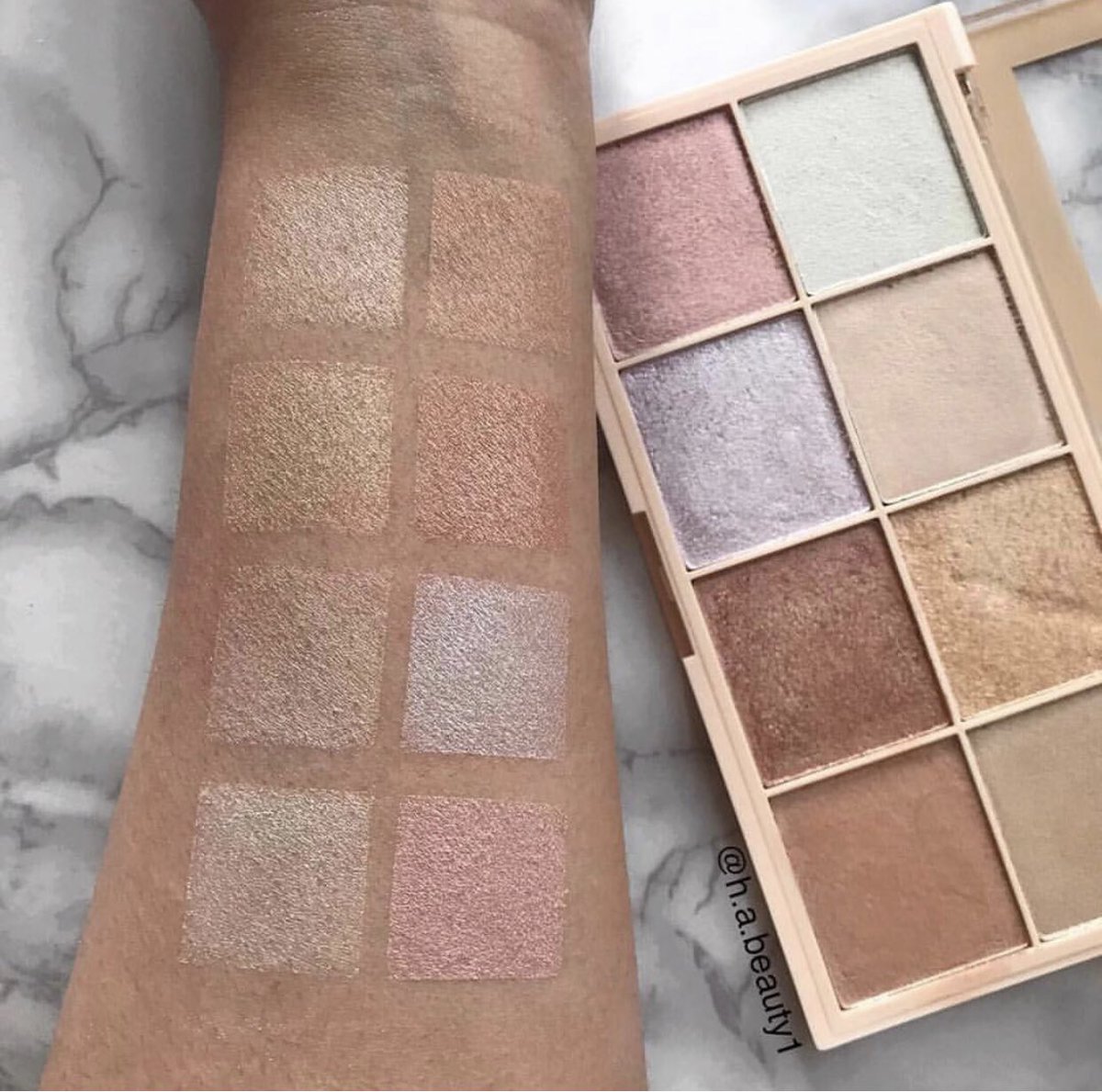 ha_beauty1's tweet photo. These highlighters are amazing, I am so in love with every single shade ✨
.
@MakeupRVLTN @sophdoesnails #makeuprevolution #sophxmakeuprevolution #flatlay #flawlessdolls #flatlaymakeup #flawlessbeauty #slaytheflatlay #makeupmess #makeupmafia #makeupfeed #slave2makeup #motd https://t.co/EQf87csF9m