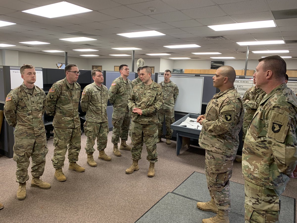 TdoggaTm's tweet photo. Thank you to Division G6 for acknowledging the hard work from some outstanding Rakkasan signal Soldiers and presenting them with G6 coins of excellence today! @TheRakkasans @101stAASLTDIV https://t.co/Fb3efWqQIP