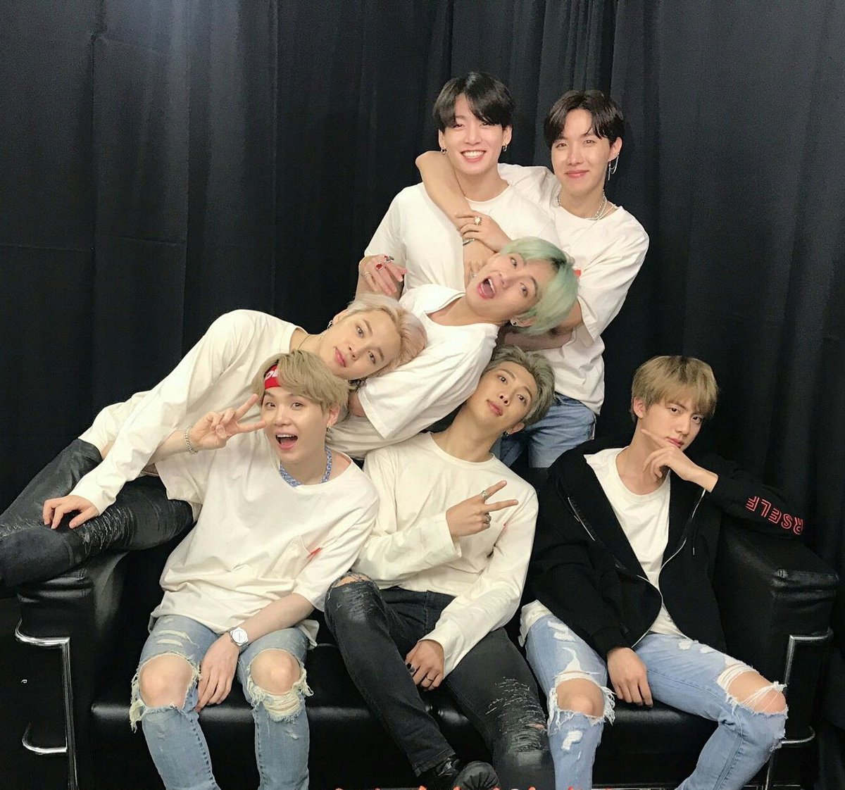 Группа бтс полиция. Служба бтс. Бтс map of the soul on:e concept photobook. Bts группа корейская. Группа бтс юнги.