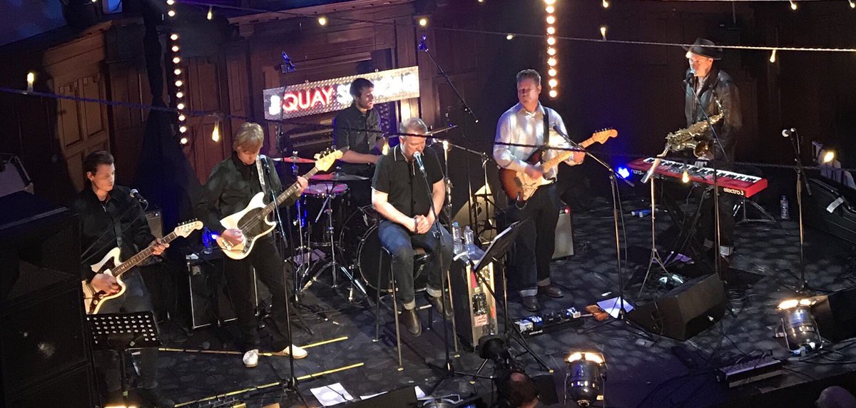Good night @bbcquaysessions with @EdwynCollins & @chrisdifford @stlukesglasgow Good to hear #blueboy #agirllikeyou #dontshillyshally #coolforcats #takemeimyours  @roddyhart good luck with editing that first hour! ✊@Mandi_Freeman1