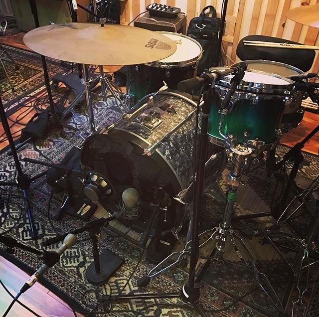 KingsizeSndLabs's tweet photo. Flashback from our #premierpercussion kick drum under the mikes! @northvineinc had t sounding amazing just a few weeks ago! #drums #letthedrummerkick #kick @seelectronics @yamahamusicusa @teenagewrist #engineering #recording #studio https://t.co/KR7Oujw4aI https://t.co/X8k6KJYdEw