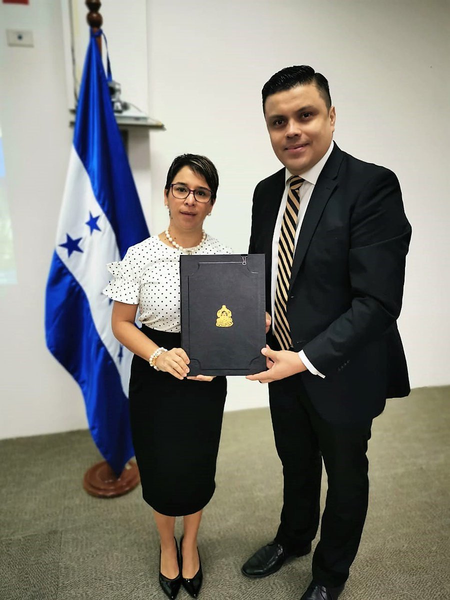 sedhHonduras's tweet photo. La ministra de #DDHH Karla Cueva en firma de la Carta de Compromiso de Adopción del Modelo de Gestión por Resultados para la Planificación Estratégica Institucional #SCGG
@JuanOrlandoH @anagarciacarias @mariandreamc https://t.co/Scxqjfwome