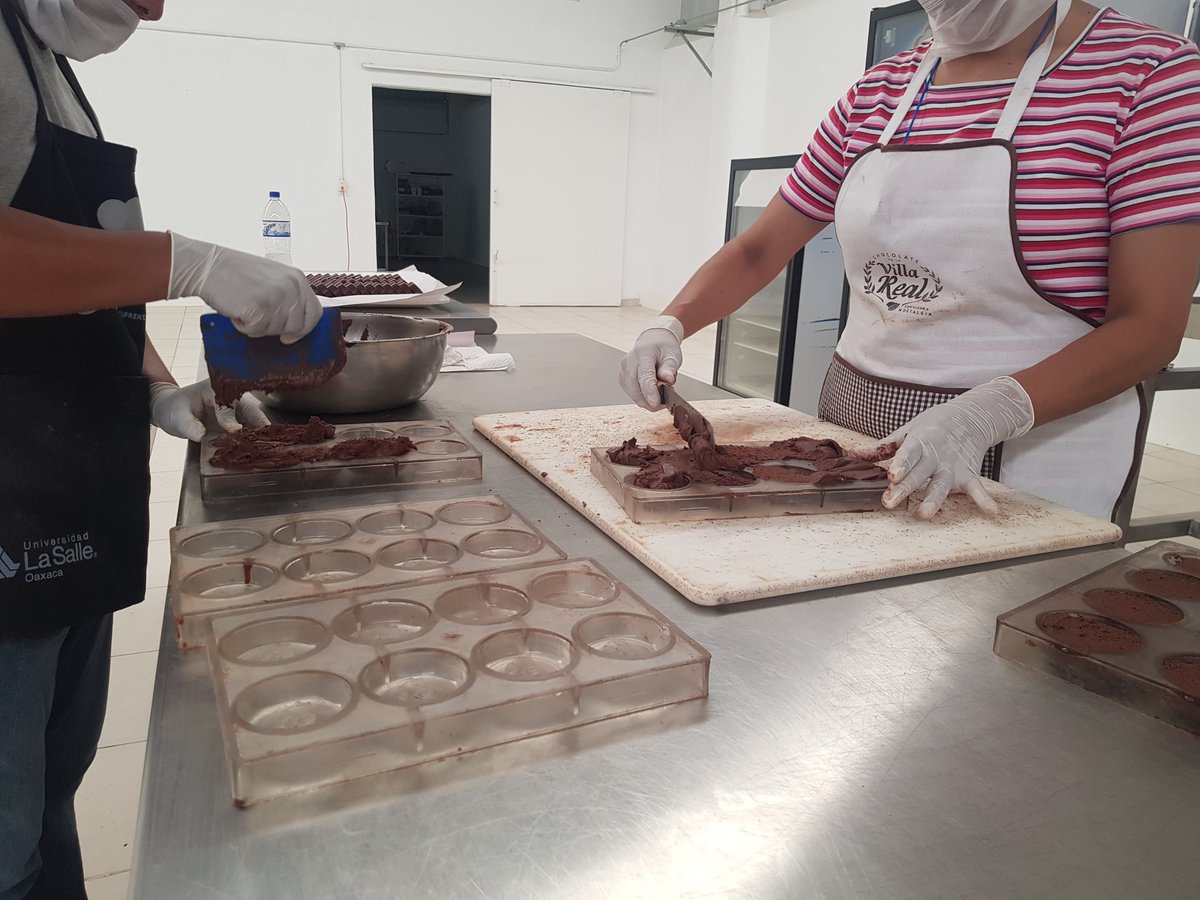 Memo_Zamora's tweet photo. @VillaRealChoco hoy se exporta a a #Alemania. Es un modelo exitoso de negocio familiar el cual @Sedapa_GobOax y @Sec_EconomiaOax buscarán impulsar y replicar en más #PYMES de #Oaxaca a través de programas y proyectos | @alejandromurat @GobOax @CGEFRI_GobOax @Pedro_Matar https://t.co/PSQ1BLFK58