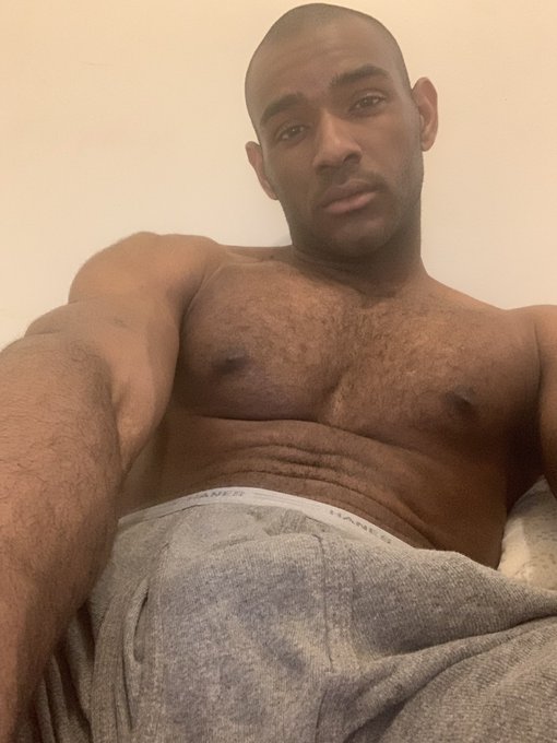 Hanging and bored on this Monday. Hope y&rsquo;all are getting the week started right! https://t.co/DV1tgj